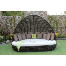 Exclusivo Design Classy Synthetic Poly Rattan Daybed / Sunbed com arco para jardim ao ar livre Beach Resort Pool Wicker Furniture